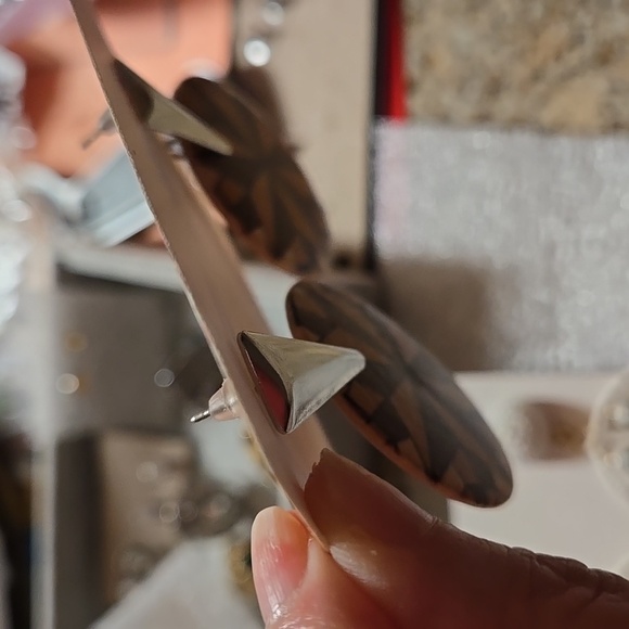 Elegant White and Brown Earrings Set of 2 - Picture 9 of 17